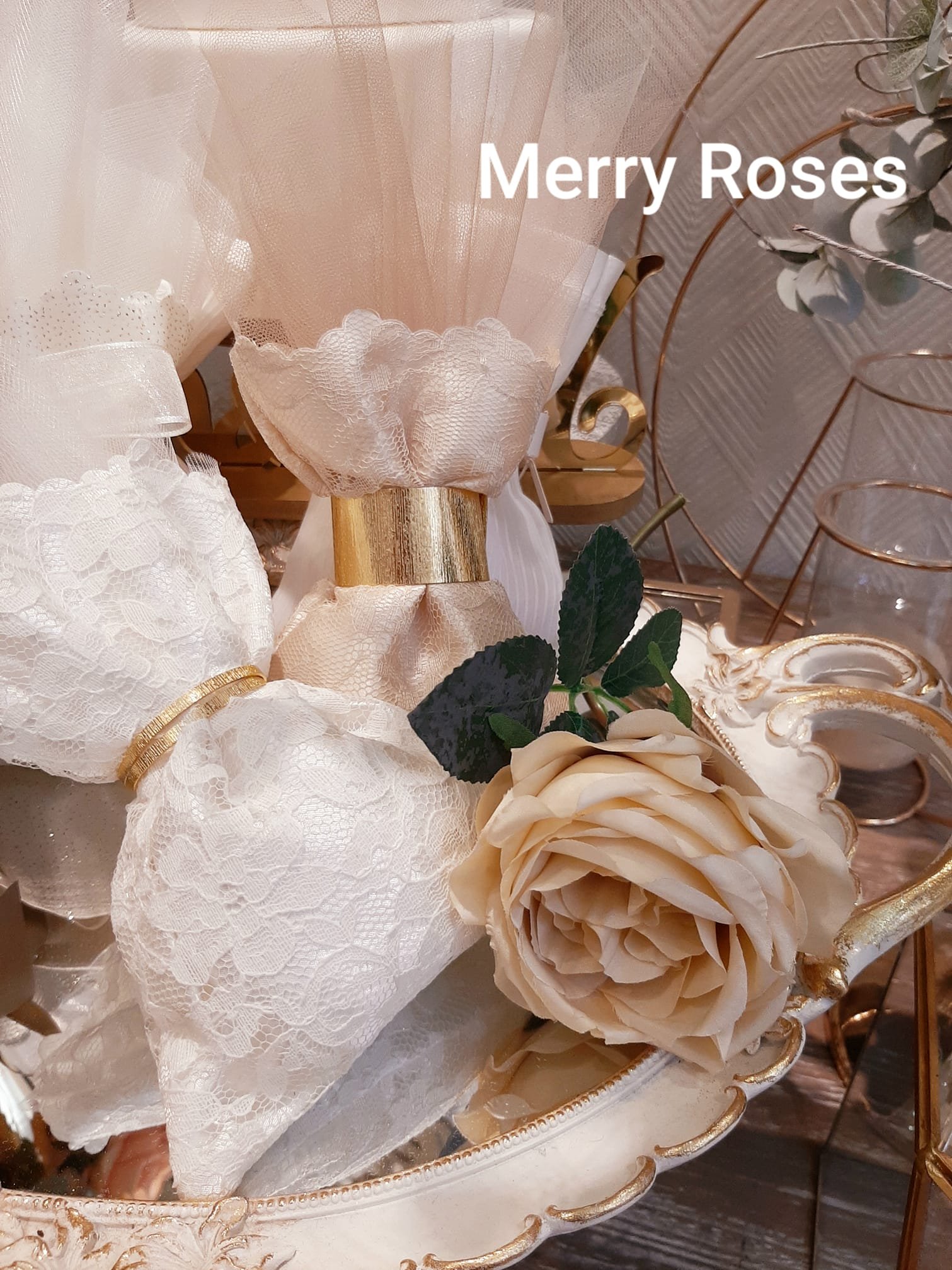 Ξεχωριστή Μπομπονιέρα Γάμου με Χρυσό Δέσιμο - Image 3