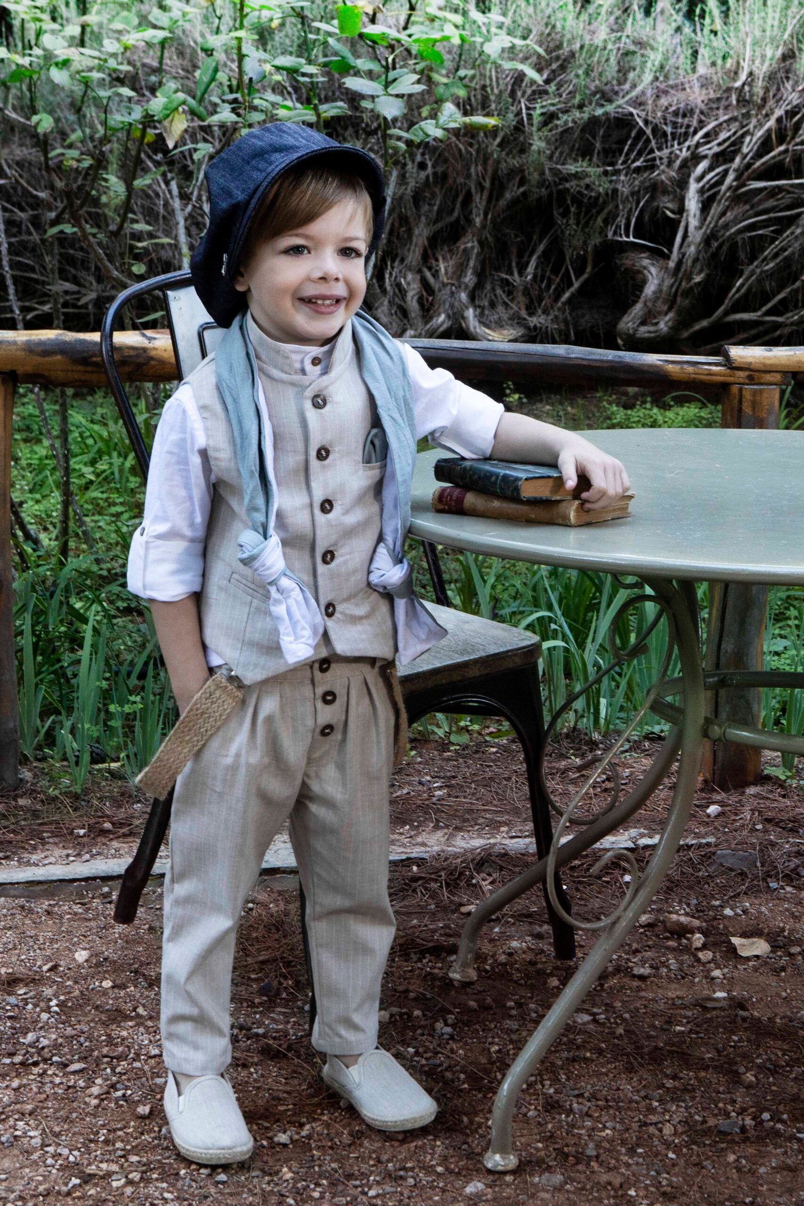 Εντυπωσιακό βαπτιστικό σετ ρούχων σε μπεζ αποχρώσεις με πουκάμισο μάο